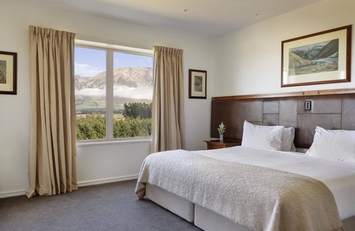 Windwhistle Hotel | Fable Terrace Downs Resort by Mgallery