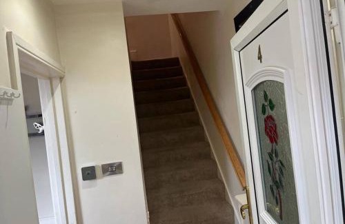 South Ockendon House | Fabulous 3 bedroom house , sleeps up to 5-7 guest.