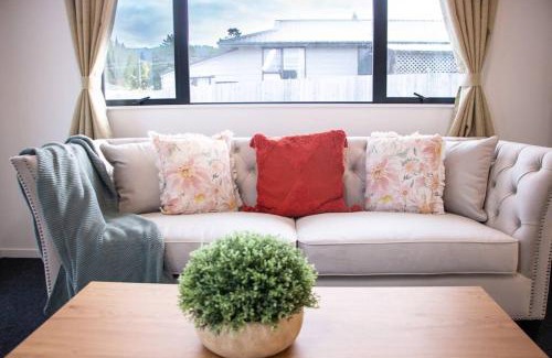 Pukehangi House | Fabulous 4 Bedrooms House in Rotorua