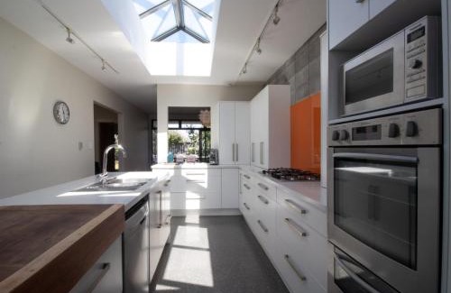 Fitzroy House | Fabulous In Fitzroy - seconds to Fitzroy Beach