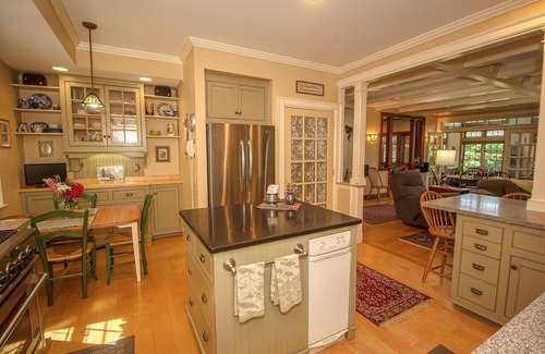 West Dover House | Fabulous Mountain Top Retreat - 10 minutes from mount snow!