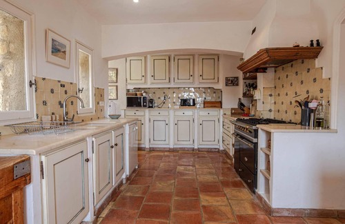 Cucuron House | Fabulous property with heated pool just outside Cucuron