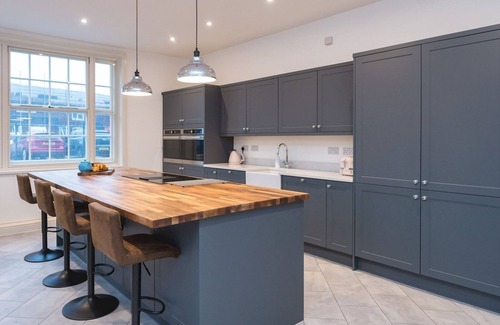 Hadnall House | Fabulous Retreat (sleeps 14) with Pool and Sauna| Pass the Keys