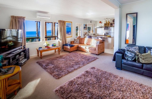 Ngarimu Bay Apartment | Fabulous sea views and sun sets