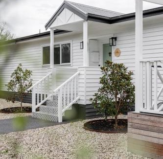 Rye House | Facing the Sun 5 min walk to beach & sleeps 8