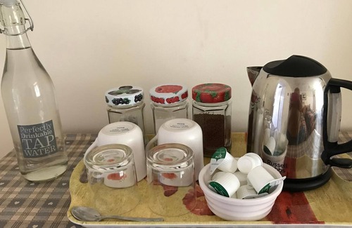 Abbess Roding House | Fair View Bed and Breakfast