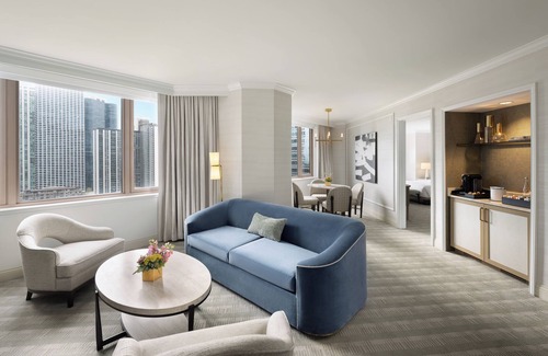 Downtown Chicago Hotel | Fairmont Chicago at Millennium Park
