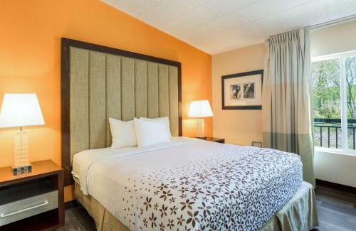 Delaware Water Gap Hotel | Fairmount Inn & Suites - Stroudsburg, Poconos