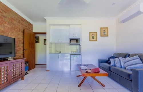 Wallington Hotel | Fairy Wren Cottage Rental Accomodation near Adventure Water Park.