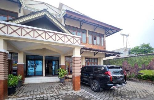 Tawangmangu Hotel | Fajar Indah Hotel Mitra RedDoorz