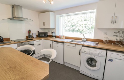 Bryngwran Cottage | FALCONERS COTTAGE, pet friendly, with a garden in Caergeiliog