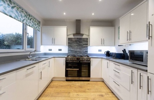 Wroughton House | Falkirk House Contractors Long Stays Spacious