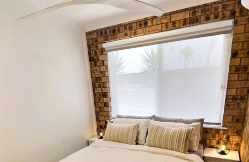 The Entrance North House | Fall asleep to the sound of waves!