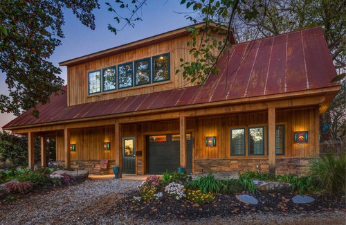 Bella Vista House | Falling Water Chalet Upper Unit Near Bike Trails!