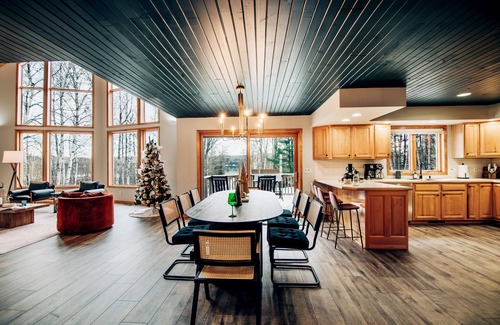 Boyne City House | FallWater - 5BR Lakehouse, WtrFrnt, Ht Tub, F/pit. Close to Ski and Golf!