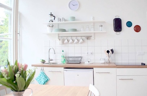 Tempelhof Apartment | Family-friendly 2-room apartment with bath, living room and open kitchen