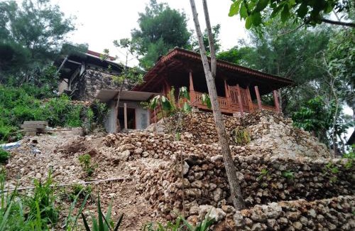 Wonosari House | Fam Sugiono Cottage - Wooden House