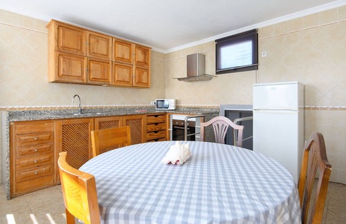 Urbanizacion Famara Apartment | Famara Beach Apartment on the Shore with Shared Pool, Terrace, Ocean/Mountain Views & Wi-Fi