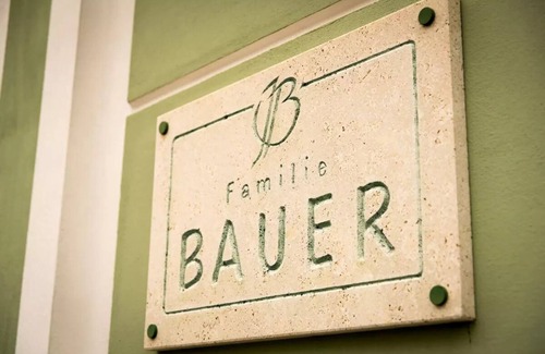 Großriedenthal House | Familie Bauer – Bioweingut Bauer