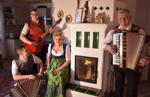 Edlbach Cabin | Familienzimmer 1 - Berggasthof Zottensberg