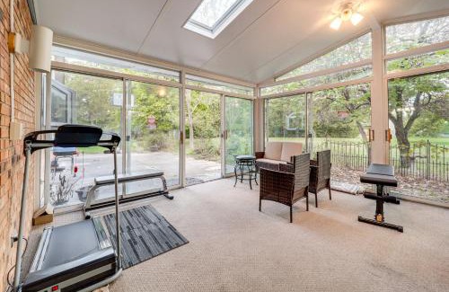 Dayton House | Families Welcome! Spacious Suburban Home in Dayton