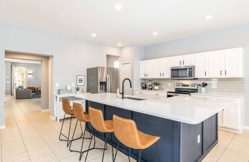 Kissimmee House | Family 6BR Resort Villa | Pool & Spa near Disney