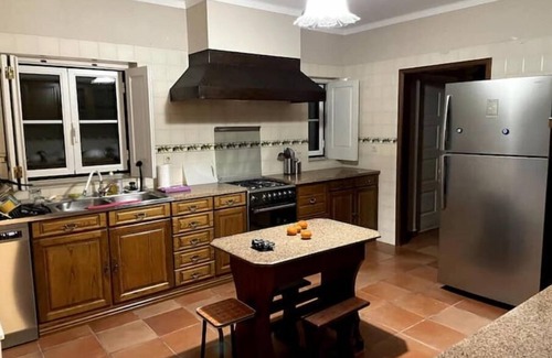 Tomar House | Family and Pet Friendly Home w Pool, Hottub, Outdoor Kitchen/Shower, BBQ, & More