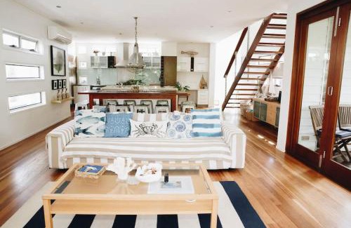 Twin Waters House | Family Beach House at Twin Waters Resort