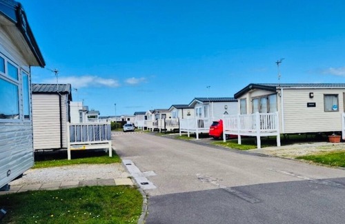 Fleetwood Cabin | Family Caravan In Cala Gran