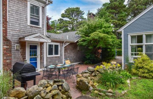 Wellfleet House | Family Compound walk to Downtown!