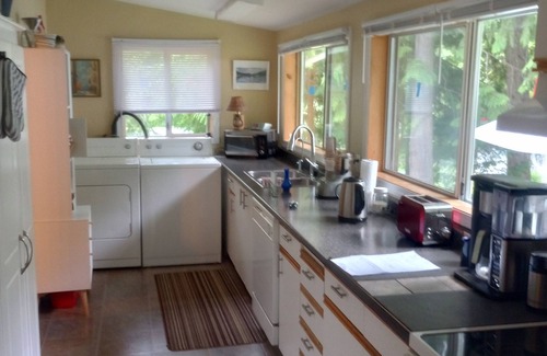 Fauquier Cottage | Family Country Cottage & Lavender Farm, Hot-springs Escape Warm & Aromatic Xmas