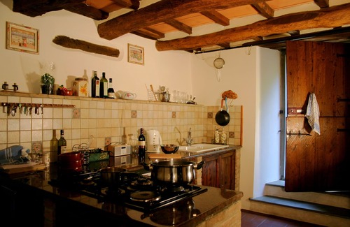 Caprese Michelangelo Villa | Family friendly Tuscan Villa ,private Pool, garden, stunning lake & hill views .