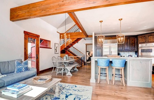 Historic District House | Family friendly! 1 minute walk to Main St!