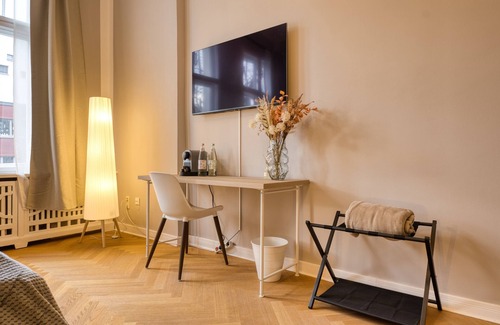 Wilmersdorf Apartment | Family-Friendly 2BR Apartment, Bright Winter Garden, 70m to Metro, Sleeps 6