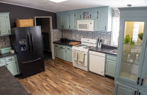 Deckerville House | Family friendly bungalow with big yard and deck, close to town