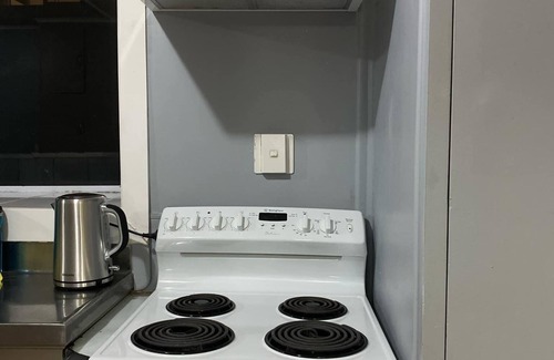 Silverstream House | Family-friendly cozy home w/deck, yard & car port, close to train & bus stops!