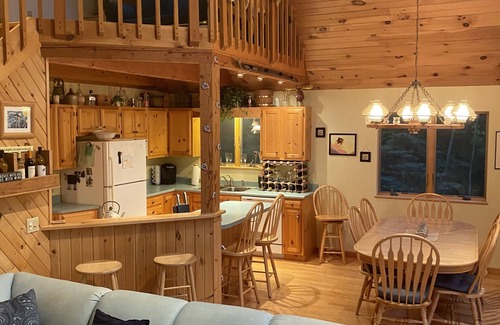 Jamaica Ski Chalet | Family Friendly Cozy Country Chalet - Close to skiing, hiking, kayaking, golf