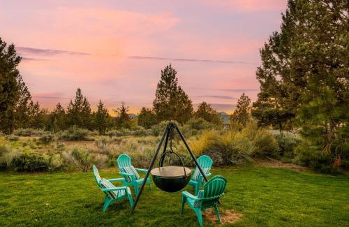 Bend House | Family-Friendly Dara Oaks Home with Private Hot Tub and BBQ on the Deck home