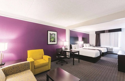 Arsenal Hotel | Family Friendly Double Bed Studio, La Quinta Inn, Steps from Milam Square