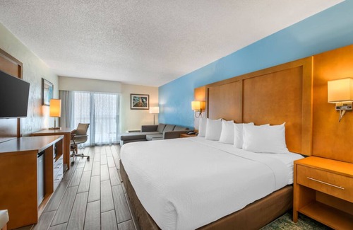 Seabreeze Park Hotel | Family-Friendly Haven | Ocean Views Near Shops & Coastal Attractions | 2 Units