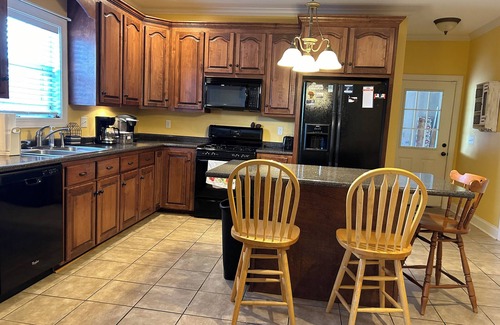 Twelve Oaks House | Family friendly home away from home