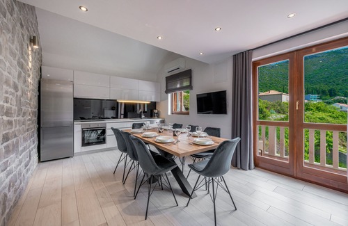 Zaton House | Family Friendly Home with Private Heated Pool & Basketball Court