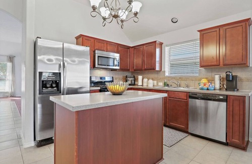 Clodine House | Family Friendly Home With Free Snacks & Fast WiFi