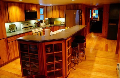 Three Lakes House | Family Friendly sleeps 14 comfortably