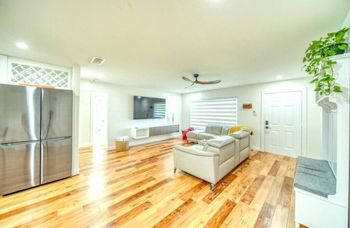 Diplomat House | Family Friendly Stay - Tesla charger