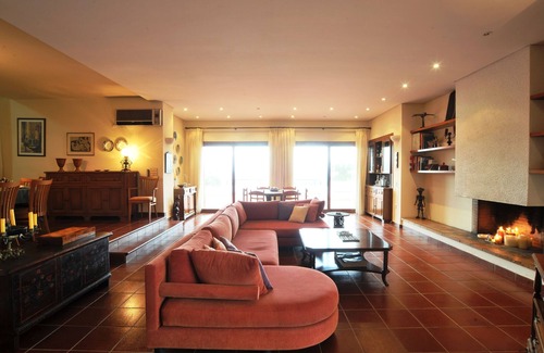 Anavyssos Villa | Family friendly villa with private pool & basketball -5min walk to the beach