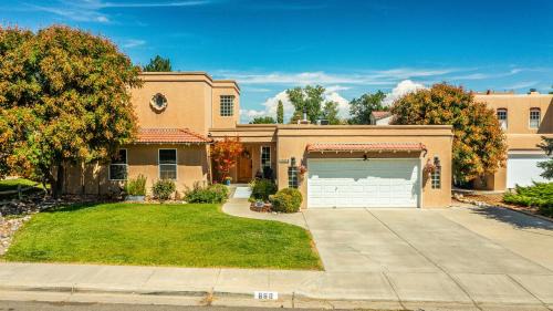 Farmington House | Family Fun, Movie Theater Games Full Kitchen Pool table Quiet Cul-de-Sac
