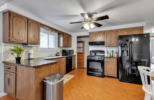 Cheektowaga Apartment | *Family Fun*Pool*Central*Airport