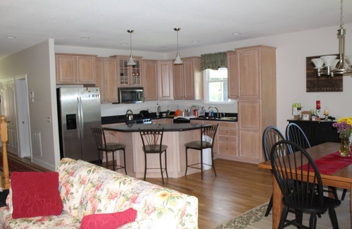 Seneca House | Family getaway on lake near Clemson campus