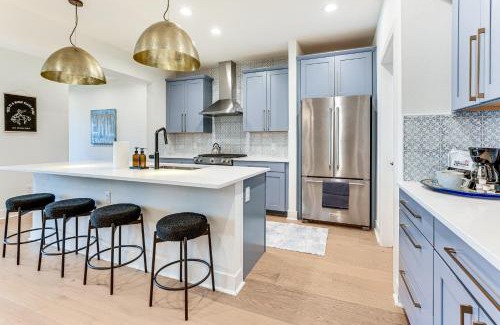 Erie House | Family Haven 1 Mi to Dtwn Erie Bring Your Pets!